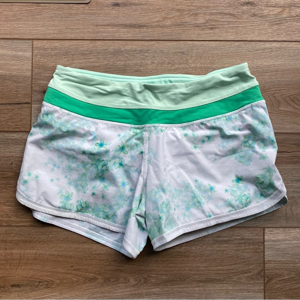 Lululemon Groovy Shorts White / Sea Green / Mint Shorts - 6
